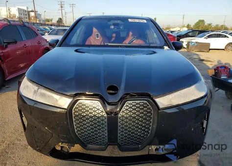 2022 BMW Ix xDrive50 z USA, uszkodzony, nr VIN WB523CF07NCJ69751